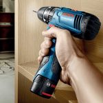 Có nên lựa chọn máy khoan pin thay cho máy khoan điện?