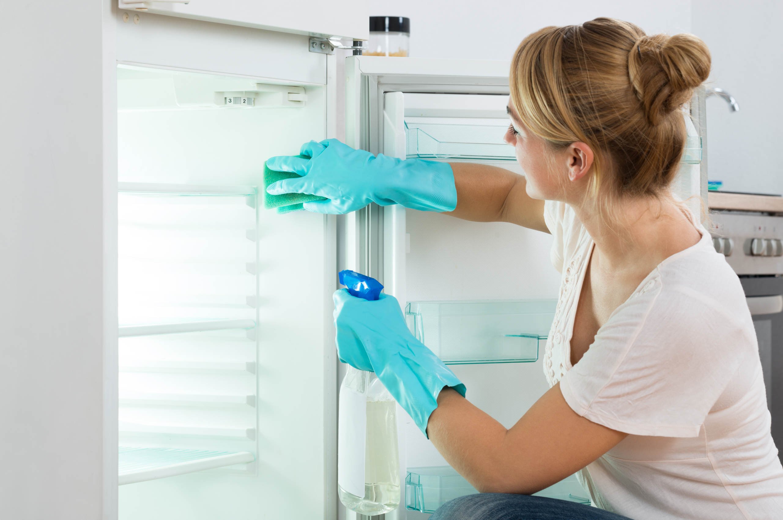 BẠN ĐÃ BIẾT CÁCH VỆ SINH TỦ LẠNH HIỆU QUẢ CHƯA?
